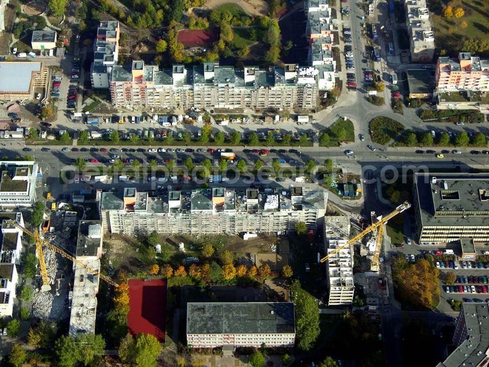 Berlin - Marzahn from the bird's eye view: 20.10.2004 Blick auf Baustellen in der Wohnsiedlung Ahrensfelder Terassen an der Havemannstraße - Rosenbecker Straße / Eichhorster Straße in Berlin-Marzahn / Ahrensfelde. Ein Projekt der DEGEWO / WBG Marzahn. Baufirmen: