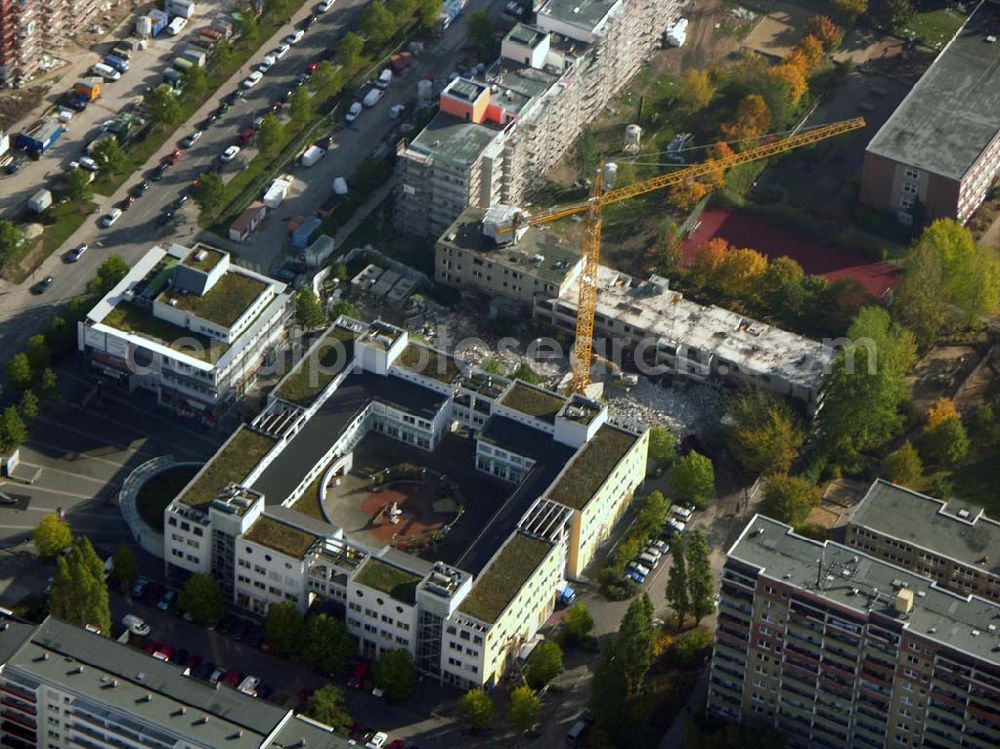 Aerial photograph Berlin - Marzahn - 20.10.2004 Blick auf Baustellen in der Wohnsiedlung Ahrensfelder Terassen an der Havemannstraße - Rosenbecker Straße / Eichhorster Straße in Berlin-Marzahn / Ahrensfelde. Ein Projekt der DEGEWO / WBG Marzahn. Baufirmen: