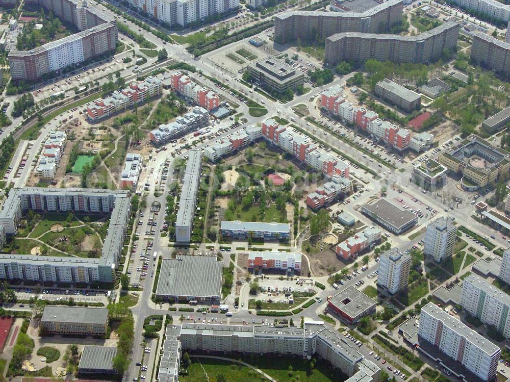 Berlin - Marzahn from above - 02.05.2005 Blick auf die fertig umgebaute Wohnsiedlung Ahrensfelder Terassen an der Havemannstraße - Rosenbecker Straße / Eichhorster Straße in Berlin-Marzahn / Ahrensfelde. Ein Projekt der DEGEWO / WBG Marzahn. Baufirmen: