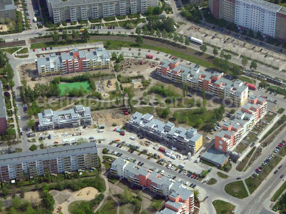 Berlin - Marzahn from above - 02.05.2005 Blick auf die fertig umgebaute Wohnsiedlung Ahrensfelder Terassen an der Havemannstraße - Rosenbecker Straße / Eichhorster Straße in Berlin-Marzahn / Ahrensfelde. Ein Projekt der DEGEWO / WBG Marzahn. Baufirmen: