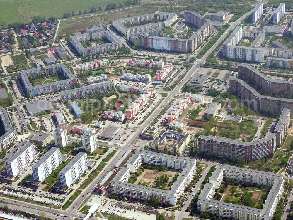 Berlin - Marzahn from above - 02.05.2005 Blick auf die fertig umgebaute Wohnsiedlung Ahrensfelder Terassen an der Havemannstraße - Rosenbecker Straße / Eichhorster Straße in Berlin-Marzahn / Ahrensfelde. Ein Projekt der DEGEWO / WBG Marzahn. Baufirmen: