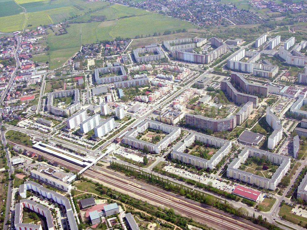 Berlin - Marzahn from the bird's eye view: 02.05.2005 Blick auf die fertig umgebaute Wohnsiedlung Ahrensfelder Terassen an der Havemannstraße - Rosenbecker Straße / Eichhorster Straße in Berlin-Marzahn / Ahrensfelde. Ein Projekt der DEGEWO / WBG Marzahn. Baufirmen: