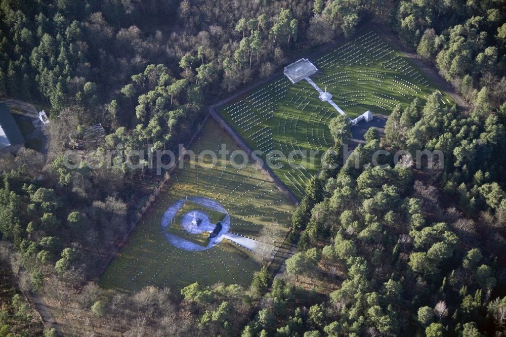 Aerial photograph Stahnsdorf - Grounds of the Italian and British military cemetery on the Southwest churchyard in Stahnsdorf in the state of Brandenburg