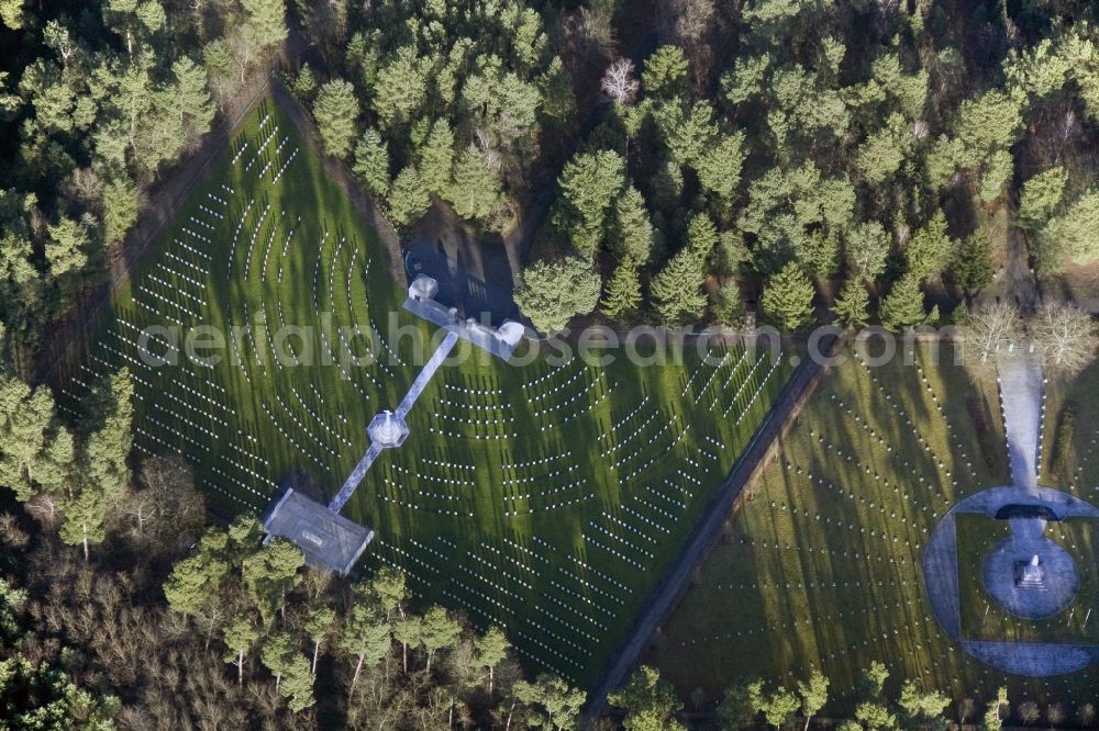 Aerial image Stahnsdorf - Grounds of the Italian and British military cemetery on the Southwest churchyard in Stahnsdorf in the state of Brandenburg