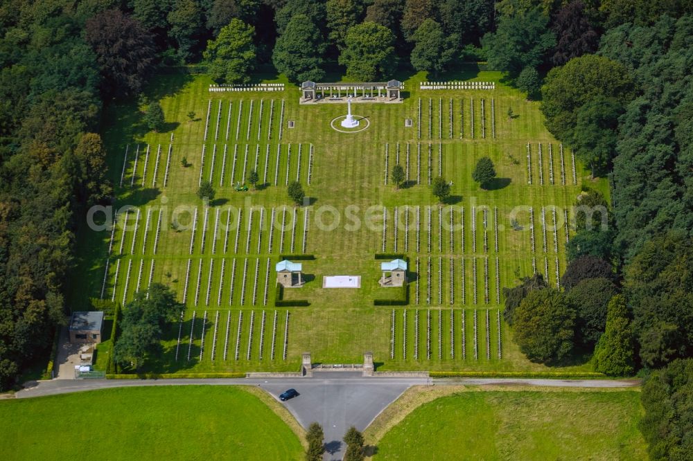 Kamp-Lintfort from the bird's eye view: British military cemetery Kamp-Lintfort in the state of North Rhine-Westphalia