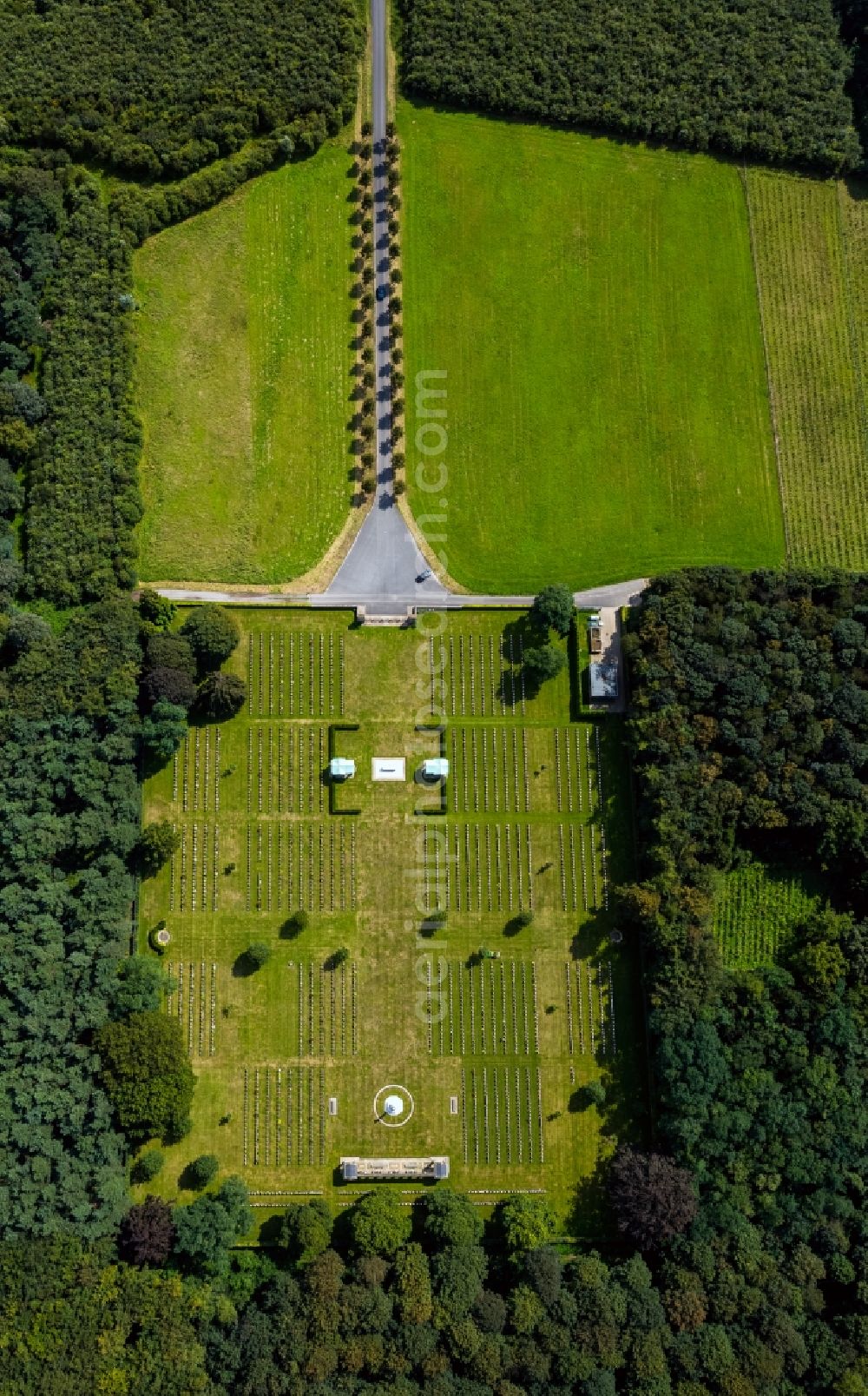 Aerial photograph Kamp-Lintfort - British military cemetery Kamp-Lintfort in the state of North Rhine-Westphalia