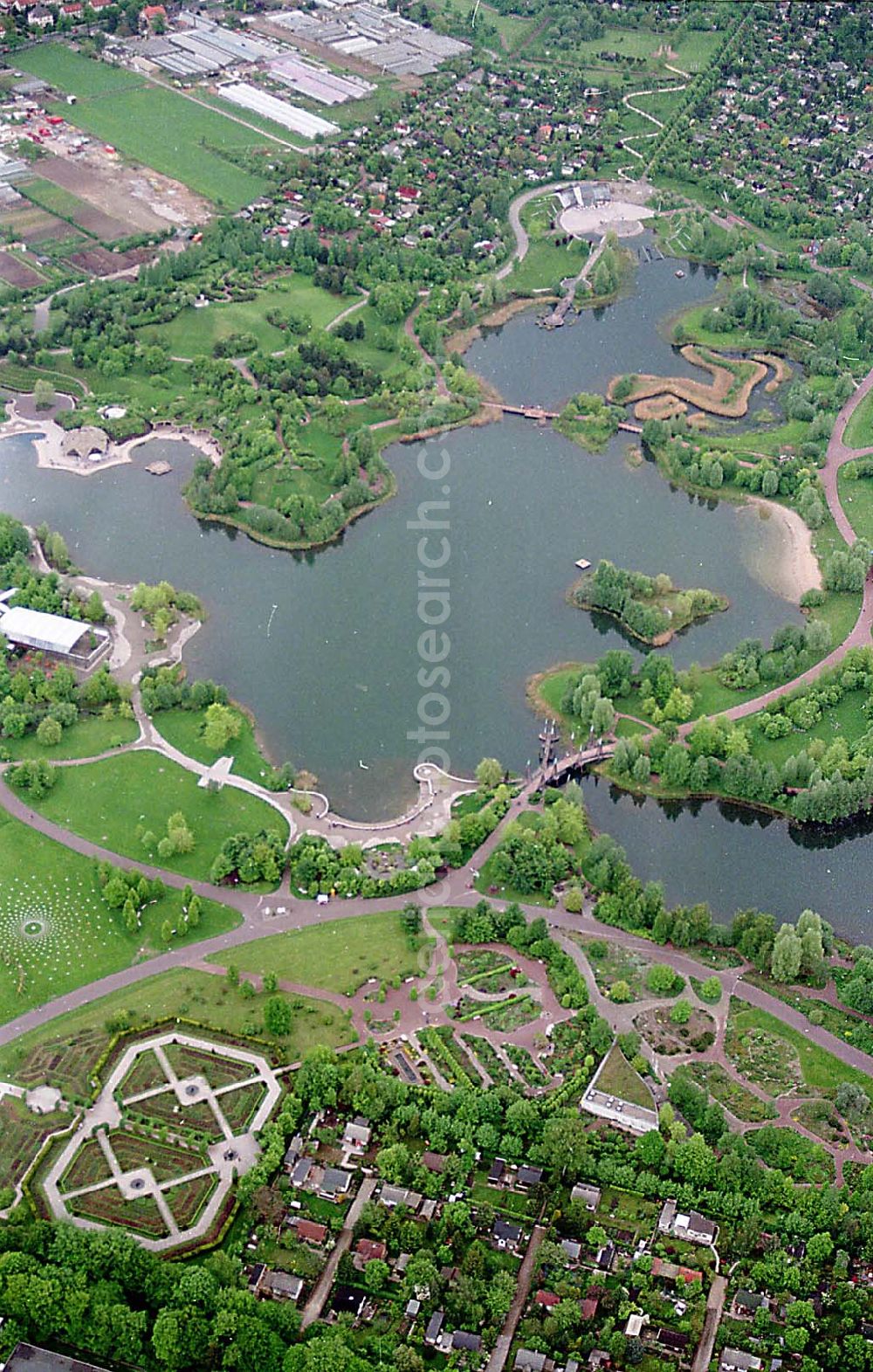 Berlin / Britz from the bird's eye view: 20.05.1995 Britzer Garten