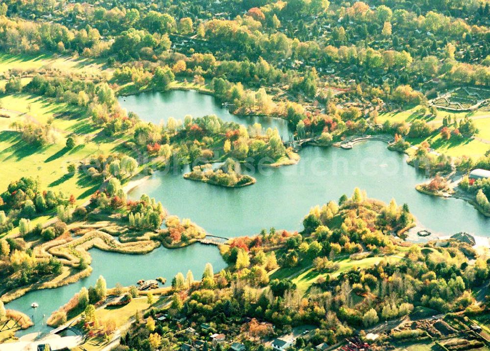 Aerial photograph Berlin - Britz - Britzer Garten in herbstlicher Farbenpracht.