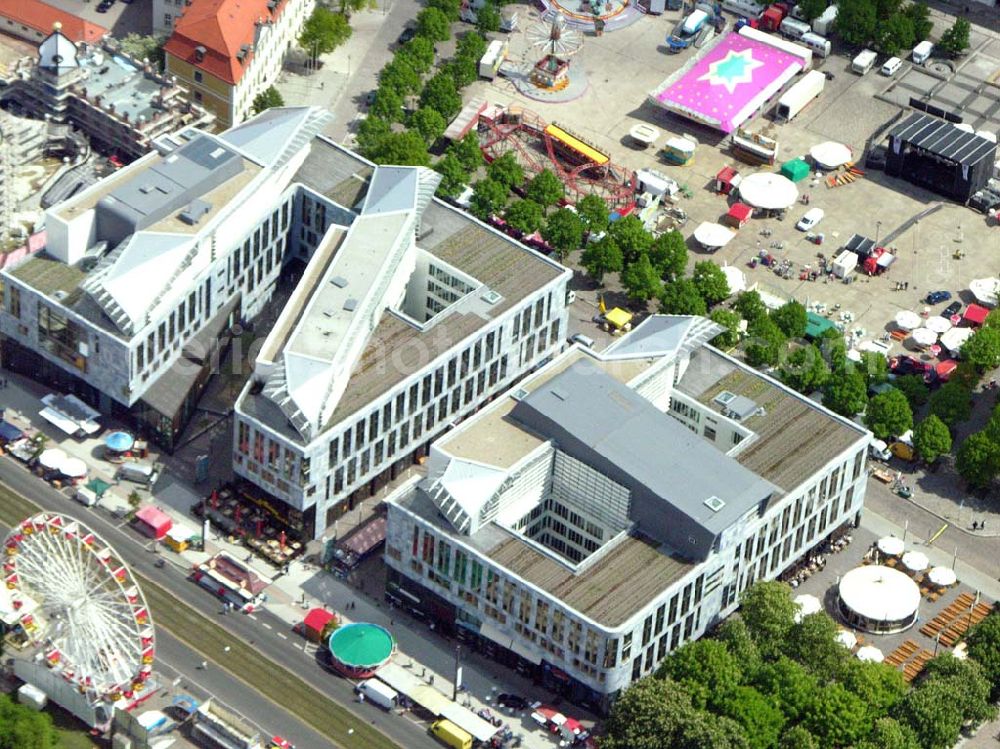 Aerial image Magdeburg - Bilck auf den Büro- und Geschäftsgebäudekomplex am Domplatz an der Bundesstraße Breiter Weg. Der Komplex gehört zur Immobilienfirma Aengevelt