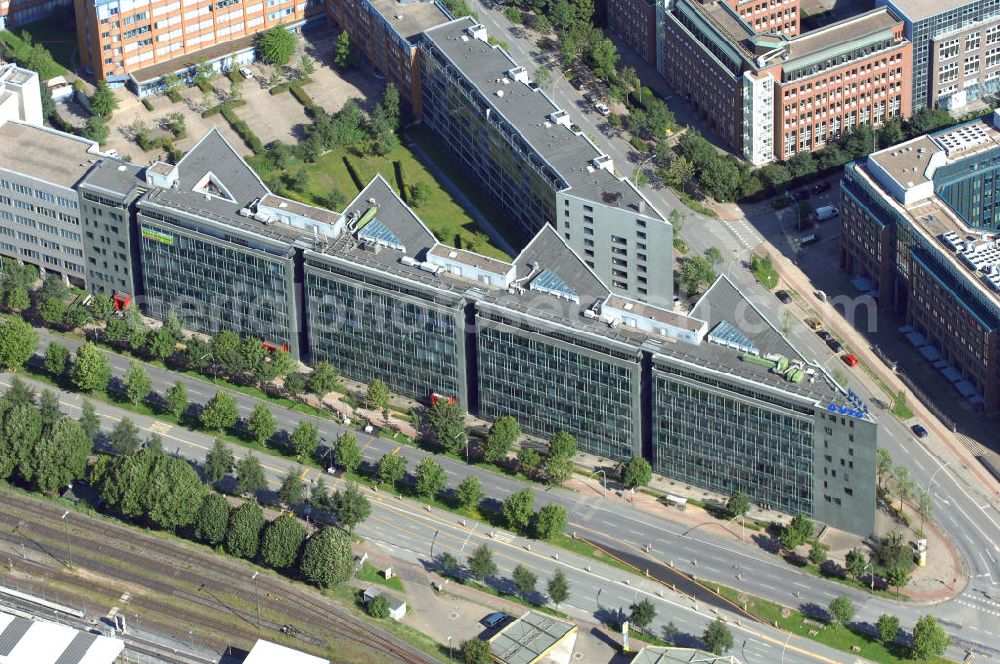 Aerial photograph Hamburg - Blick auf ein Büro- und Geschäftsgebäude an der Amsinckstr. 57-61 Ecke Nagelsweg 34. Ansprechpartner: CORPUS SIREO, Asset Management GmbH, An der Welle 3, 60322 Frankfurt am Main, Tel. +49(0)69 48005 0, Fax +49(0)69 48005 102, Email: frankfurt@corpussireo.com; Hauptsitz des Schienenlogistikunternehmen VTG. Kontakt: VTG Aktiengesellschaft, Nagelsweg 34, 20097 Hamburg, Tel: +49(0)40 2354 0, Fax +49(0)40 2354 1199, Email: info@vtg.com