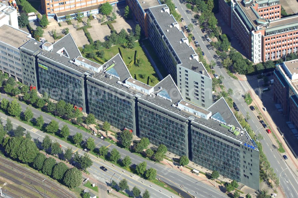 Hamburg from the bird's eye view: Blick auf ein Büro- und Geschäftsgebäude an der Amsinckstr. 57-61 Ecke Nagelsweg 34. Ansprechpartner: CORPUS SIREO, Asset Management GmbH, An der Welle 3, 60322 Frankfurt am Main, Tel. +49(0)69 48005 0, Fax +49(0)69 48005 102, Email: frankfurt@corpussireo.com; Hauptsitz des Schienenlogistikunternehmen VTG. Kontakt: VTG Aktiengesellschaft, Nagelsweg 34, 20097 Hamburg, Tel: +49(0)40 2354 0, Fax +49(0)40 2354 1199, Email: info@vtg.com