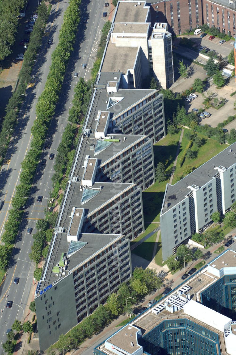 Aerial image Hamburg - Blick auf ein Büro- und Geschäftsgebäude an der Amsinckstr. 57-61 Ecke Nagelsweg 34. Ansprechpartner: CORPUS SIREO, Asset Management GmbH, An der Welle 3, 60322 Frankfurt am Main, Tel. +49(0)69 48005 0, Fax +49(0)69 48005 102, Email: frankfurt@corpussireo.com; Hauptsitz des Schienenlogistikunternehmen VTG. Kontakt: VTG Aktiengesellschaft, Nagelsweg 34, 20097 Hamburg, Tel: +49(0)40 2354 0, Fax +49(0)40 2354 1199, Email: info@vtg.com