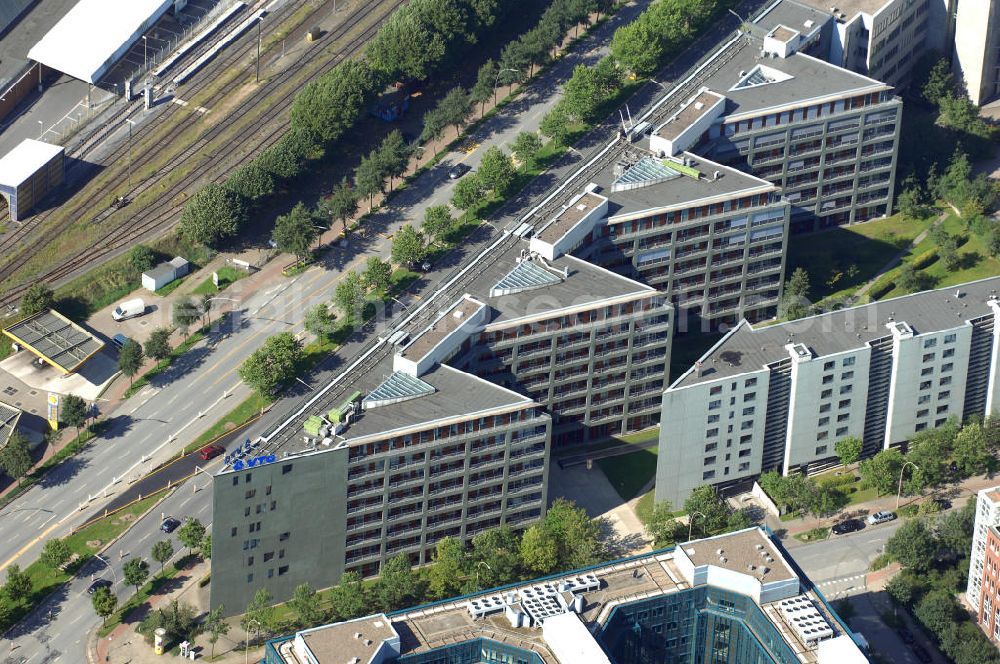 Hamburg from above - Blick auf ein Büro- und Geschäftsgebäude an der Amsinckstr. 57-61 Ecke Nagelsweg 34. Ansprechpartner: CORPUS SIREO, Asset Management GmbH, An der Welle 3, 60322 Frankfurt am Main, Tel. +49(0)69 48005 0, Fax +49(0)69 48005 102, Email: frankfurt@corpussireo.com; Hauptsitz des Schienenlogistikunternehmen VTG. Kontakt: VTG Aktiengesellschaft, Nagelsweg 34, 20097 Hamburg, Tel: +49(0)40 2354 0, Fax +49(0)40 2354 1199, Email: info@vtg.com