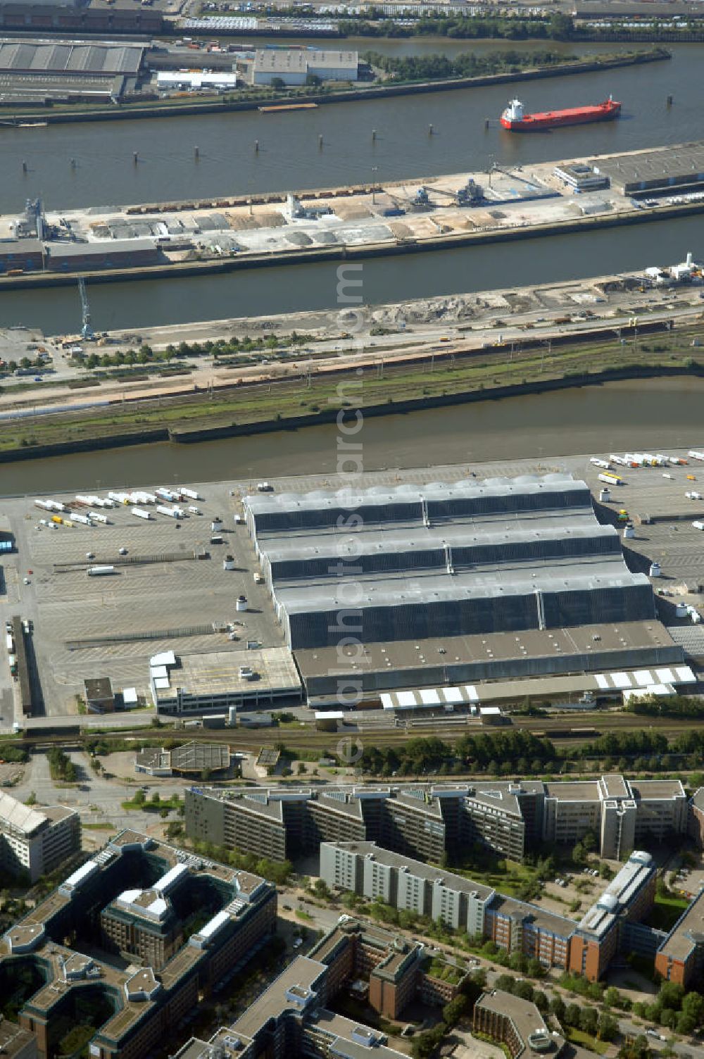 Hamburg from above - Blick auf ein Büro- und Geschäftsgebäude an der Amsinckstr. 57-61 Ecke Nagelsweg 34. Ansprechpartner: CORPUS SIREO, Asset Management GmbH, An der Welle 3, 60322 Frankfurt am Main, Tel. +49(0)69 48005 0, Fax +49(0)69 48005 102, Email: frankfurt@corpussireo.com; Hauptsitz des Schienenlogistikunternehmen VTG. Kontakt: VTG Aktiengesellschaft, Nagelsweg 34, 20097 Hamburg, Tel: +49(0)40 2354 0, Fax +49(0)40 2354 1199, Email: info@vtg.com