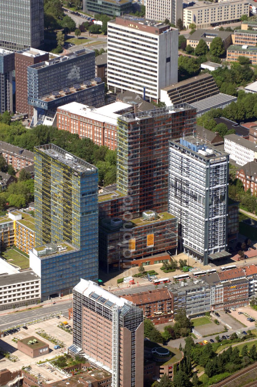 Aerial image Hamburg - Blick auf Büro- und Geschäftsgebäude in Sankt Georg, Anschrift: Beim Strohhause 17-31. Ansprechpartner: CORPUS SIREO, Asset Management GmbH, An der Welle 3, 60322 Frankfurt am Main, Tel. +49(0)69 48005 0, Fax +49(0)69 48005 102, Email: frankfurt@corpussireo.com; u.a. befindet sich hier die Niederlassung Hamburg von IBM Kontakt: Beim Strohhause 17, Tel. +49(0)40 6389 0, Fax +49(0)40 6389 4711, 20026 Hamburg