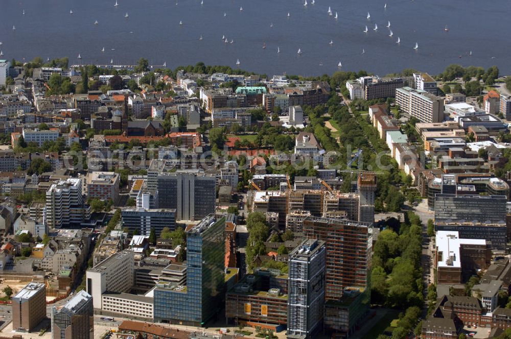 Hamburg from the bird's eye view: Blick über Büro- und Geschäftsgebäude in Sankt Georg, auf die Außenalster. Anschrift: Beim Strohhause 17-31. Ansprechpartner: CORPUS SIREO, Asset Management GmbH, An der Welle 3, 60322 Frankfurt am Main, Tel. +49(0)69 48005 0, Fax +49(0)69 48005 102, Email: frankfurt@corpussireo.com; u.a. befindet sich hier die Niederlassung Hamburg von IBM Kontakt: Beim Strohhause 17, Tel. +49(0)40 6389 0, Fax +49(0)40 6389 4711, 20026 Hamburg