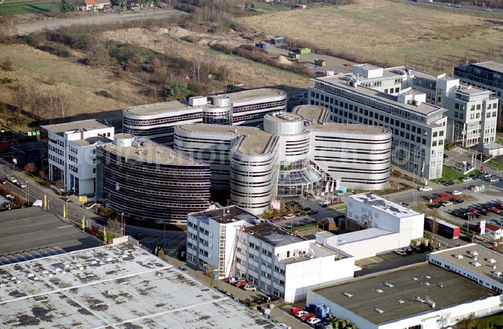 Isenburg / Hessen from the bird's eye view: Büro- und Geschäftsgebäude in Isenburg-Nordost - Hessen 10.12.02