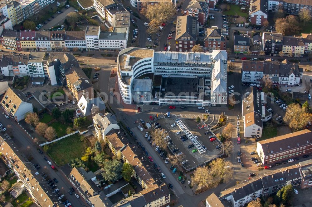 Dinslaken from above - Office building of the bank Sparkasse Dinslaken-Voerde-Huenxe in Dinslaken in the state of North Rhine-Westphalia