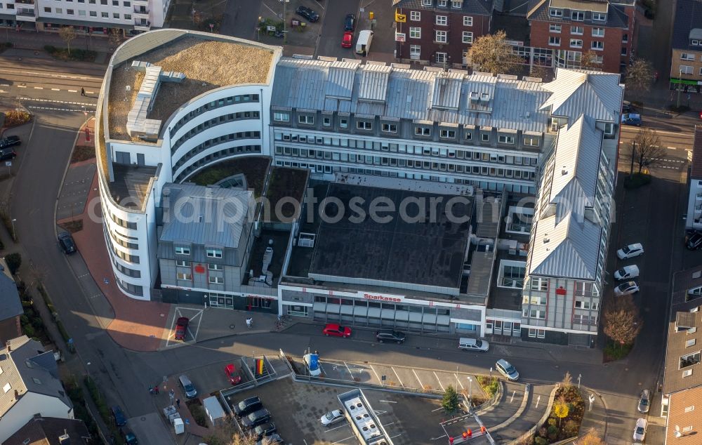 Dinslaken from the bird's eye view: Office building of the bank Sparkasse Dinslaken-Voerde-Huenxe in Dinslaken in the state of North Rhine-Westphalia