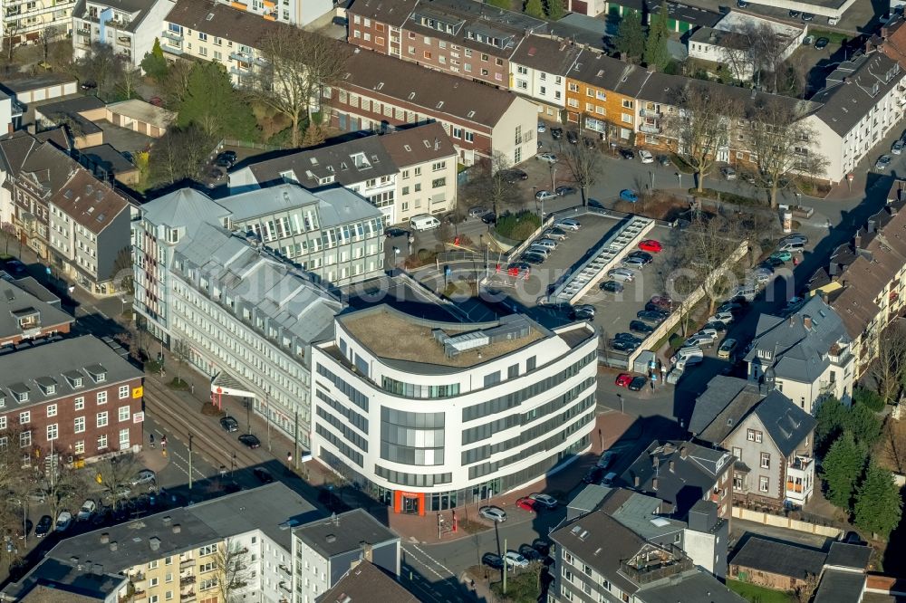 Aerial photograph Dinslaken - Office building of the bank Sparkasse Dinslaken-Voerde-Huenxe in Dinslaken in the state of North Rhine-Westphalia