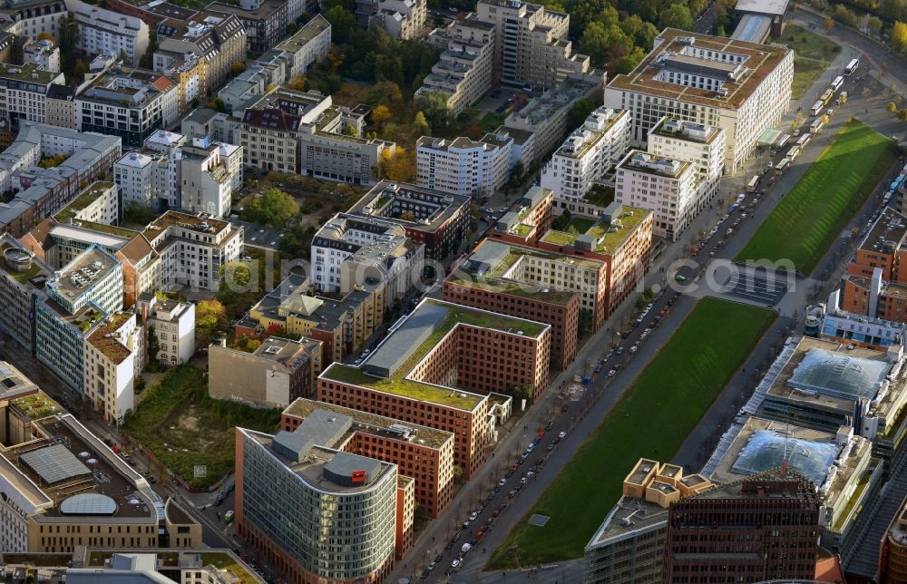 Aerial photograph Berlin - View of the building ensemble Park Kolonnaden at Potsdamer Platz in the Tiergarten district of Berlin - Mitte. The buildings along Gabriele Tergit Promenade are owned by the HVB Estate AG and were designed to follow the city planning concept of Italien architect Giorgio Grassi