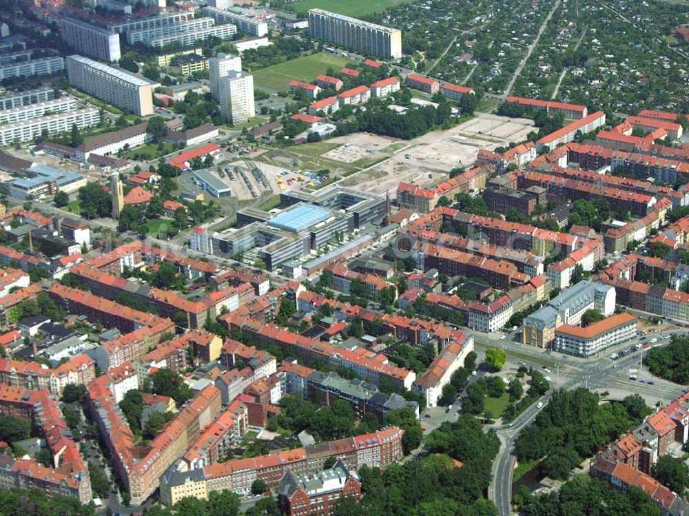 Aerial photograph Erfurt / Thüringen - Büro-/ und Geschäftshaus in der Magdeburger Allee, sowie das Bahndepot und die Lutherkirche (evangelisch) in der Andreasvorstadt.