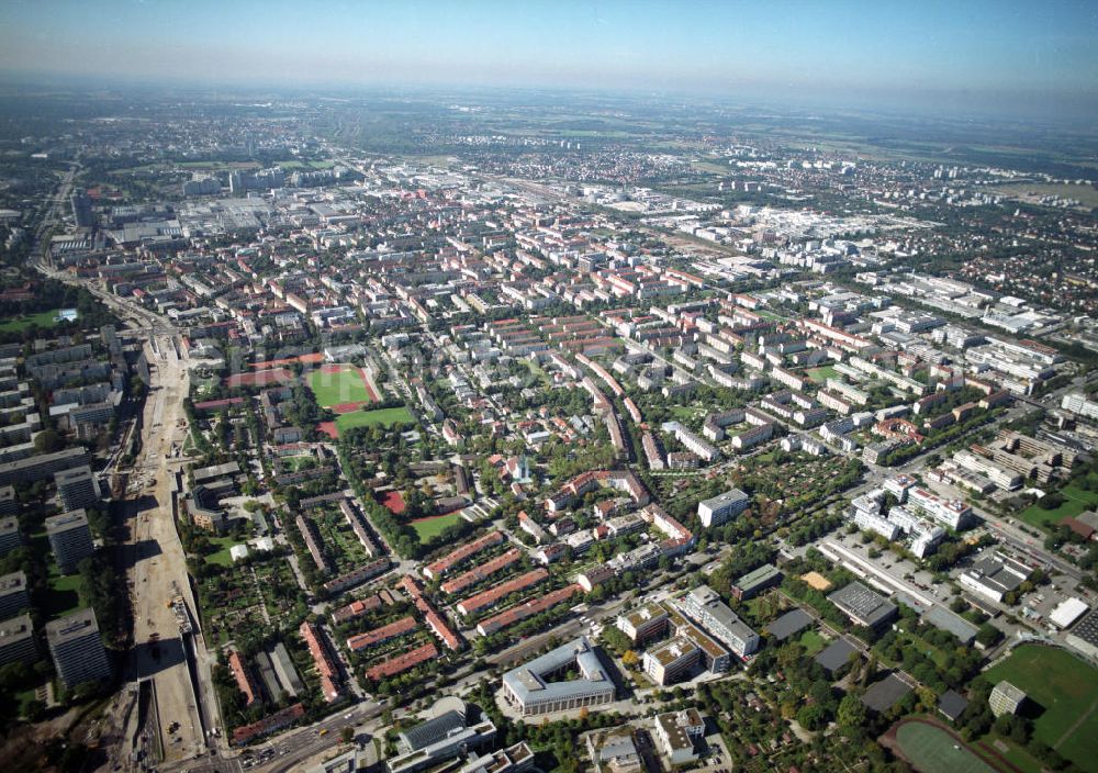 München from the bird's eye view: Büro und Geschäftshaus der DIFA in München 30.09.02 80807 München Leopoldstr.236/238