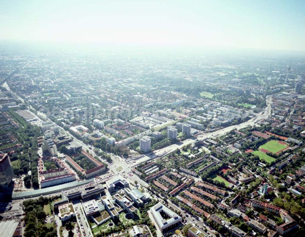 Aerial image München - Büro und Geschäftshaus der DIFA in München 30.09.02 80807 München Leopoldstr. 236/238