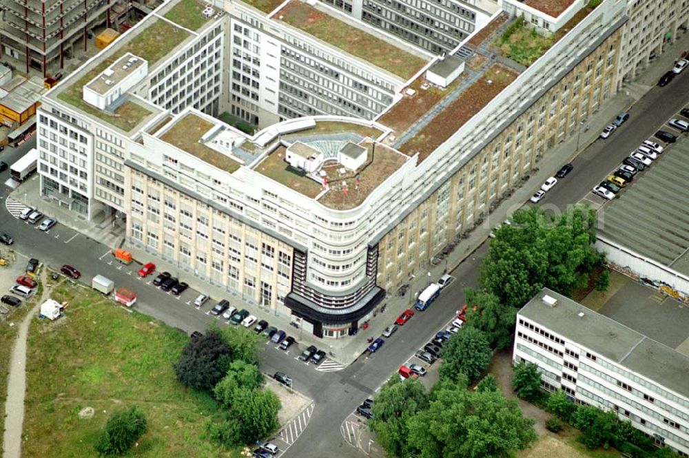 Aerial photograph Berlin - Büro- und Geschäftshaus der elf oil AG (0171) 3341993 an der Schützenstr. 25 in 10117 Berlin