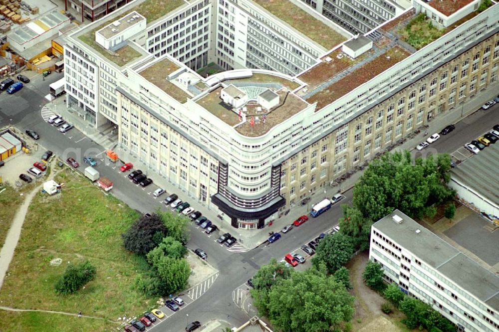 Berlin from the bird's eye view: Büro- und Geschäftshaus der elf oil AG (0171) 3341993 an der Schützenstr. 25 in 10117 Berlin