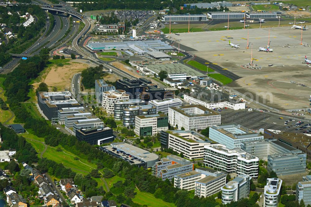 Düsseldorf from the bird's eye view: Office and commercial building ensemble with the F101 - Airport City Duesseldorf between Flughafenstrasse and Klaus-Bungert-Strasse in the Lohausen district of Duesseldorf in the Ruhr area in the federal state of North Rhine-Westphalia, Germany