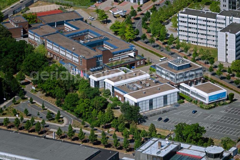 Aerial photograph Bremen - Office building - Ensemble of Lufthansa Aviation Training Germany GmbH on street Flughafendamm in the district Neuenland in Bremen, Germany