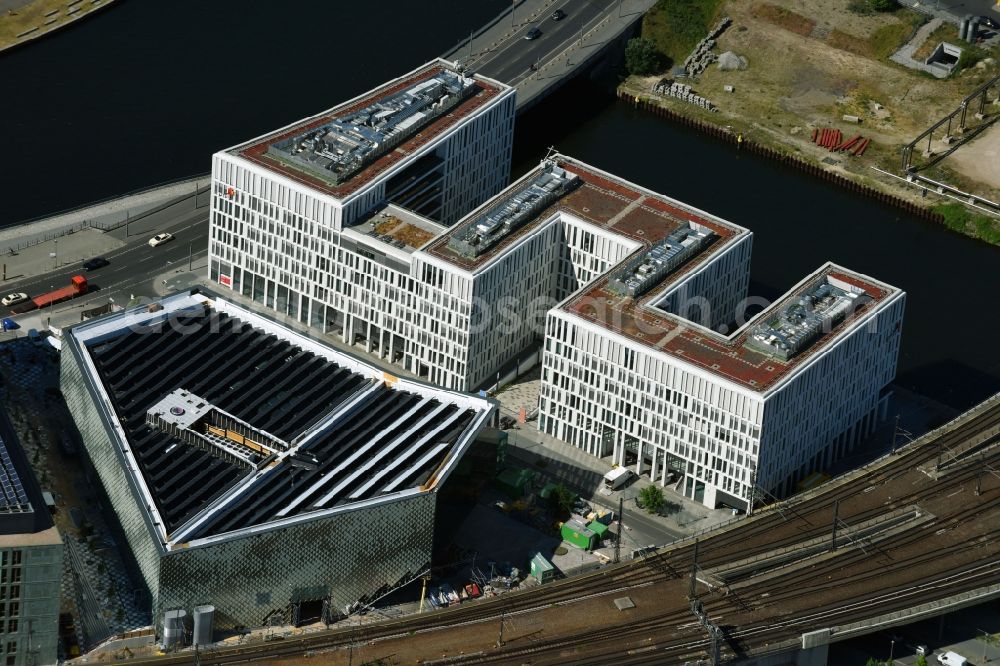 Aerial photograph Berlin - Office building - Ensemble of the PricewaterhouseCoopers GmbH WPG , the Futurium gGmbH and the Anti-Discrimination Agency of the Federation in Berlin, Germany. The design for the PwC office building came from the architecture office KSP - Juergen Engel Architekten and was implemented by the project developer OVG Bischoff, while the museum building of Futurium gGmbH was designed by the Richter Musikowski GmbH