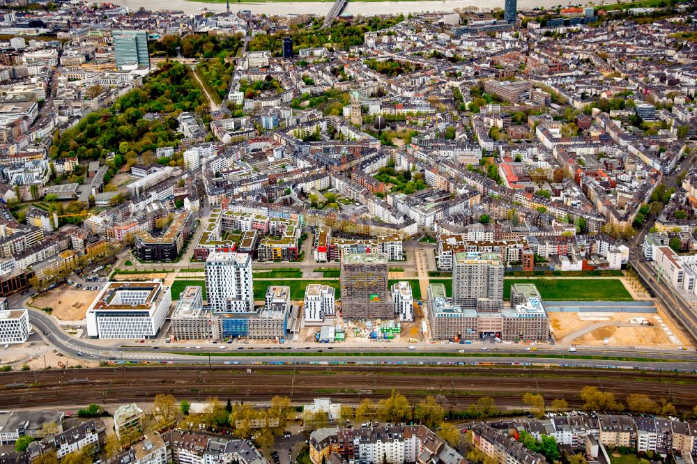 Düsseldorf from the bird's eye view: Construction on Office building - Ensemble Le Quartier Central at the Toulouser Allee in the district city in Duesseldorf at Ruhrgebiet in the state North Rhine-Westphalia