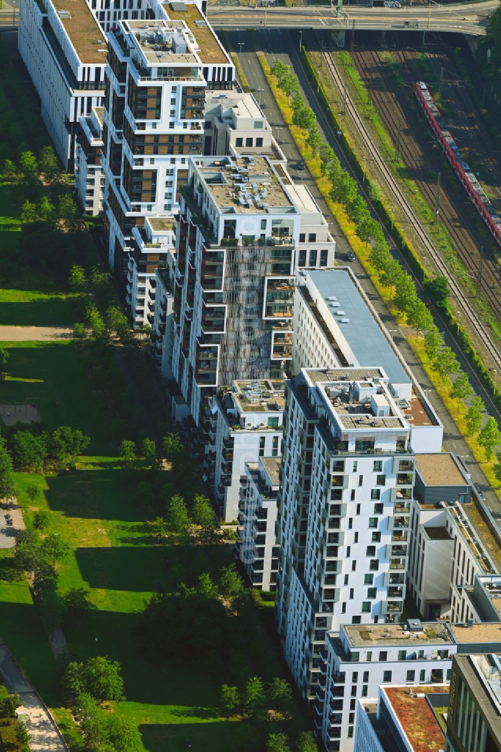 Düsseldorf from above - Construction on Office building - Ensemble Le Quartier Central at the Toulouser Allee in the district city in Duesseldorf at Ruhrgebiet in the state North Rhine-Westphalia