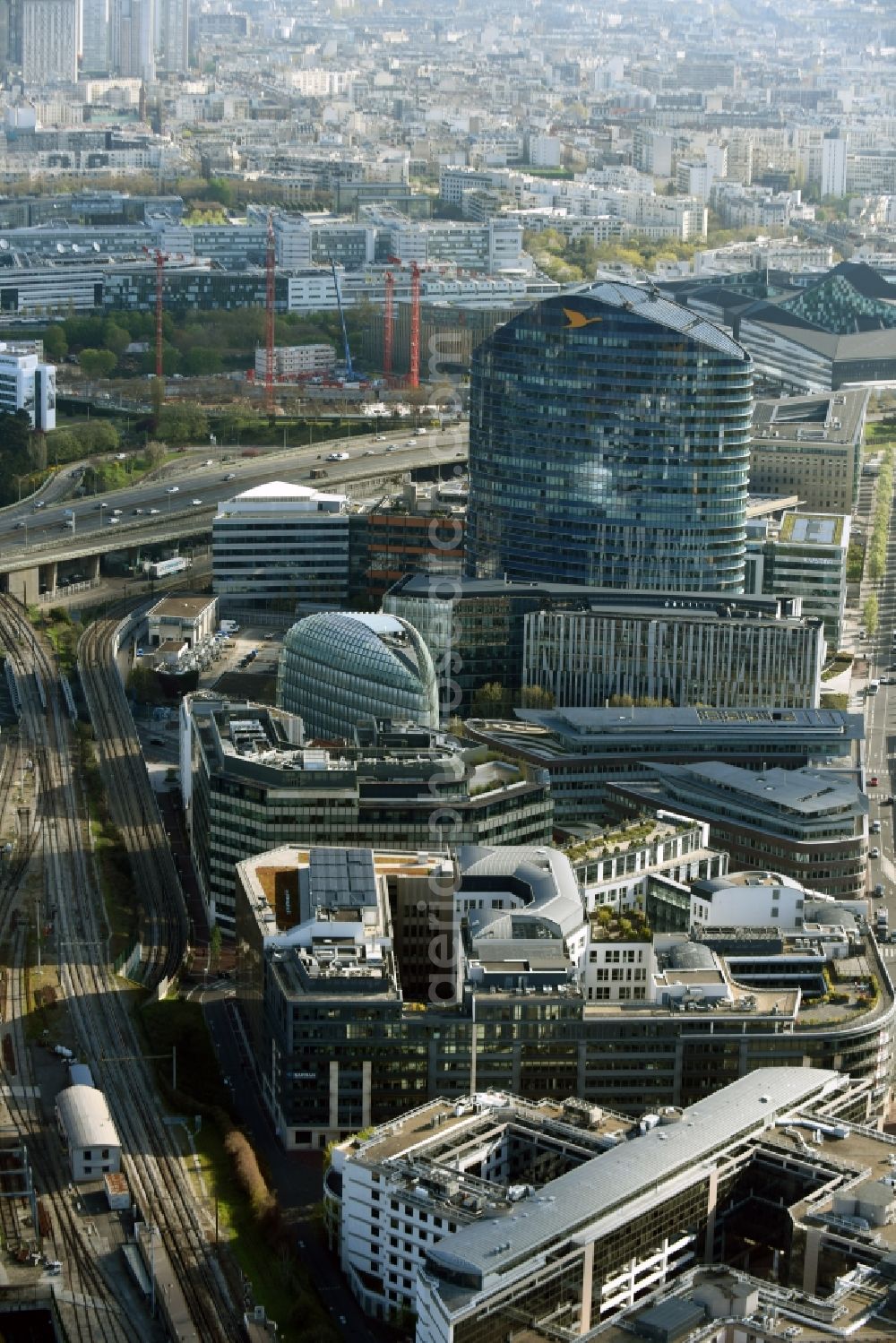 Issy-les-Moulineaux from the bird's eye view: Office building - Ensemble on Rue Henri Farman in Issy-les-Moulineaux in Ile-de-France, France