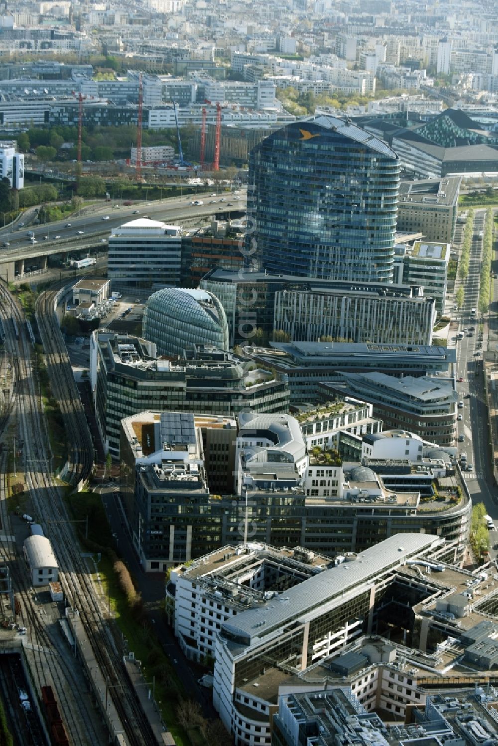 Aerial image Issy-les-Moulineaux - Office building - Ensemble on Rue Henri Farman in Issy-les-Moulineaux in Ile-de-France, France