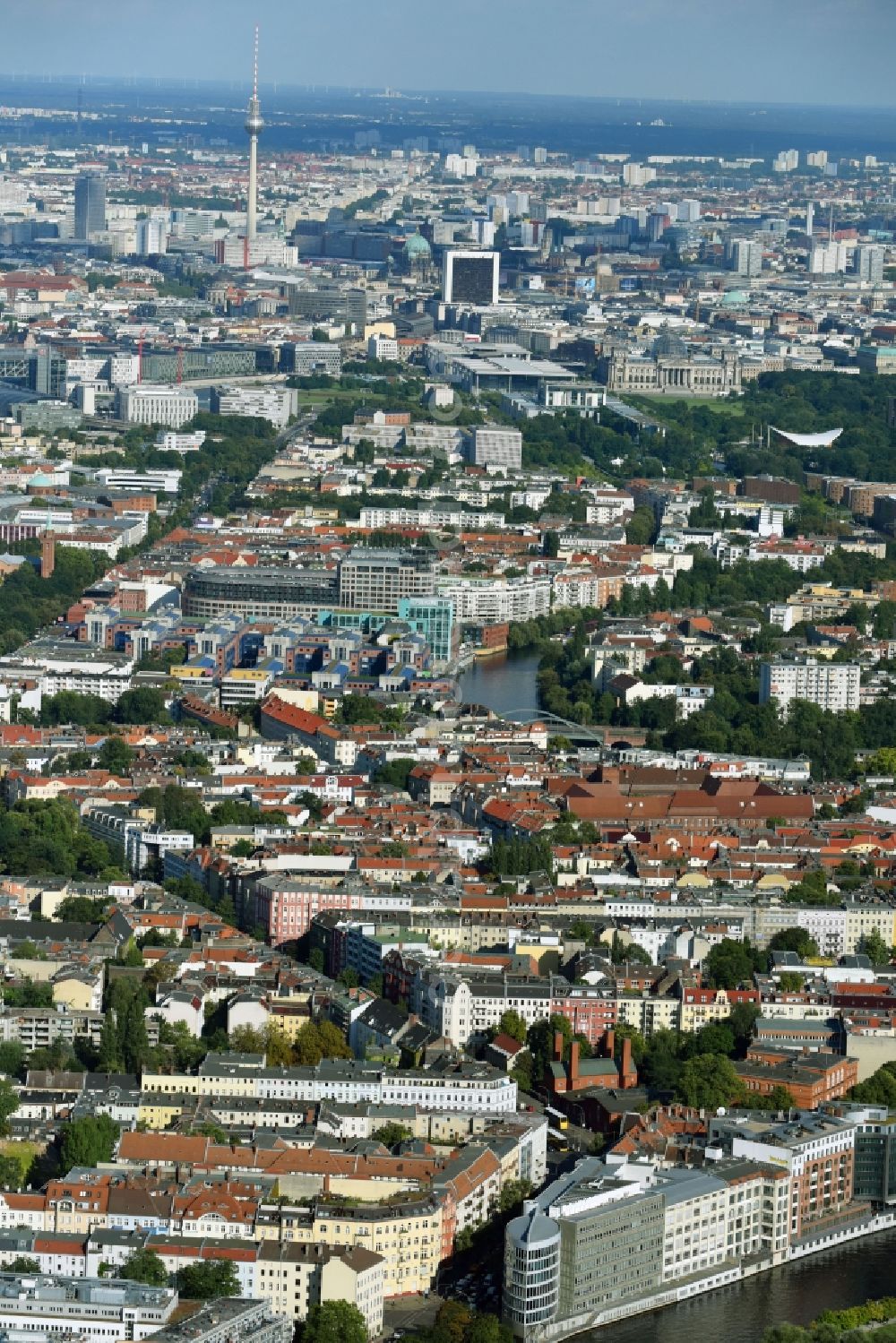 Aerial image Berlin - Office building - Ensemble Spree-Forum in Alt-Moabit in Berlin, Germany