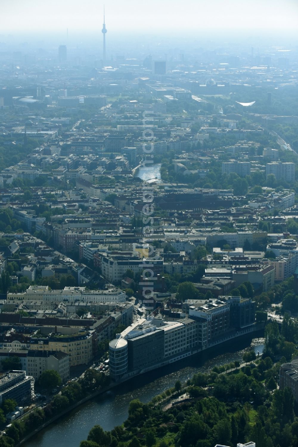 Berlin from the bird's eye view: Office building - Ensemble Spree-Forum in Alt-Moabtit in Berlin, Germany