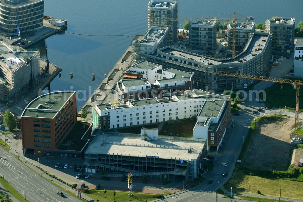 Rostock from the bird's eye view: Office building - Ensemble Am Strande - Gaffelschonerweg - Loggerweg in Rostock in the state Mecklenburg - Western Pomerania, Germany