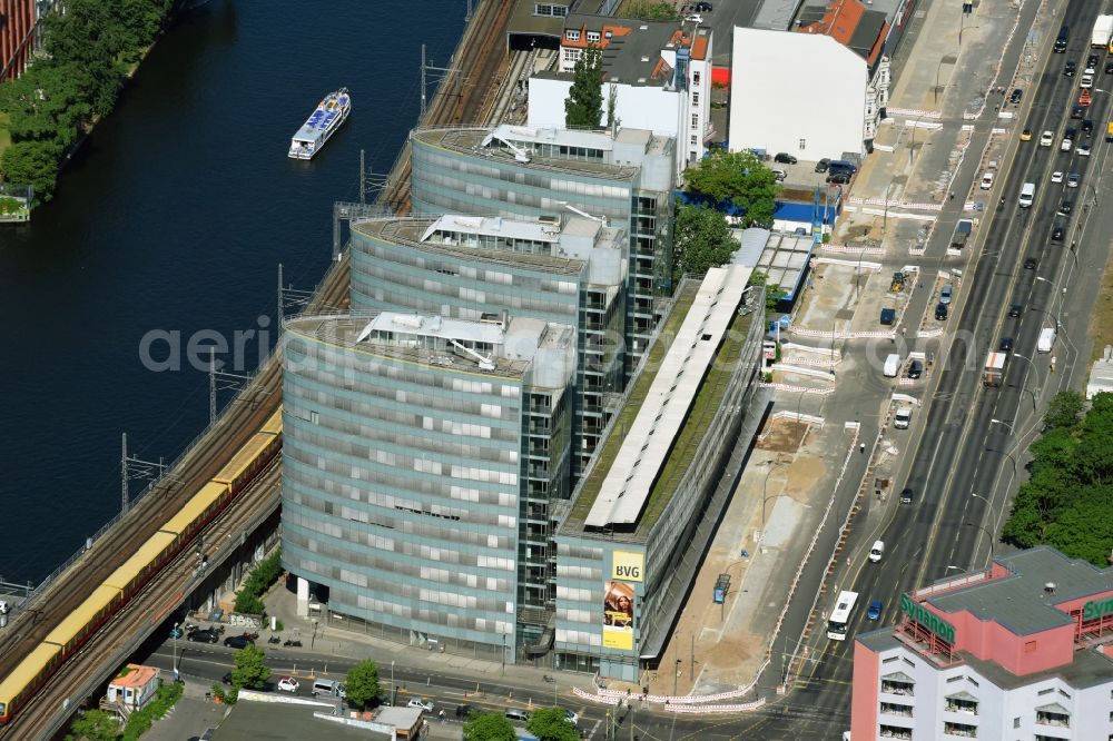 Berlin from the bird's eye view: Office building - Ensemble Trias on Holzmarktstrasse in the district Mitte in Berlin, Germany