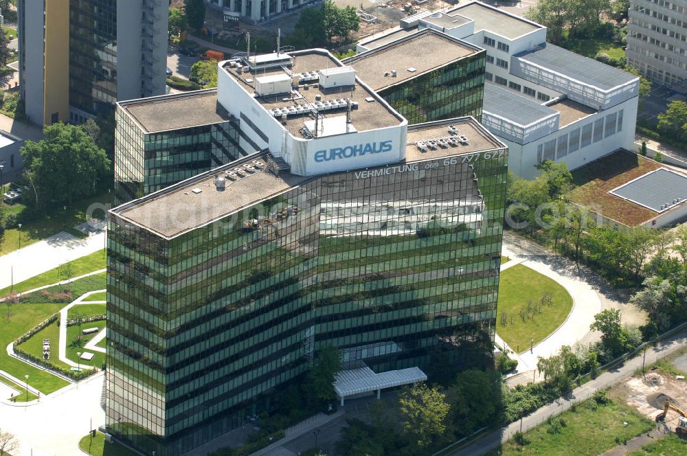 Aerial image Frankfurt am Main - Blick auf das Eurohaus , einem modernen Büro- und Geschäftshaus in Frankfurt Niederrad. View of the Euro house, a modern office building in Frankfurt City.