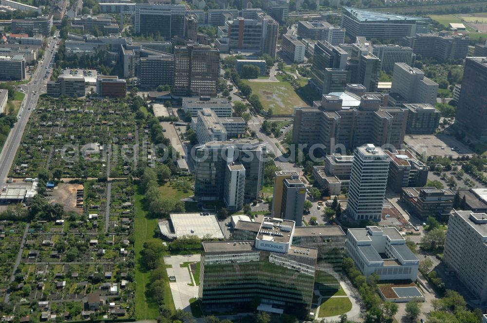 Aerial photograph Frankfurt am Main - Blick auf das Eurohaus , einem modernen Büro- und Geschäftshaus in Frankfurt Niederrad. View of the Euro house, a modern office building in Frankfurt City.