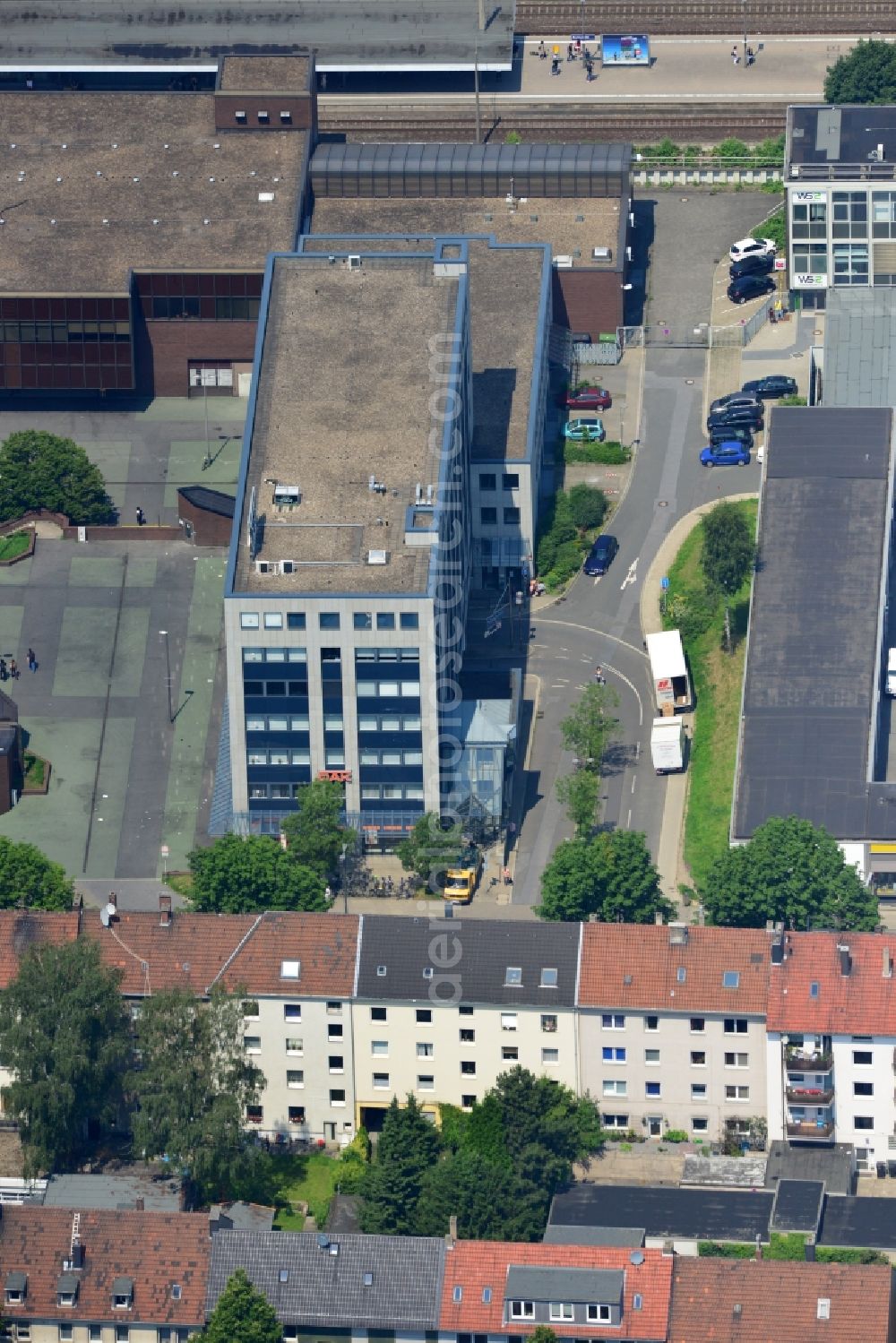 Bochum from the bird's eye view: Office and retail building at the Ferdinandstraße on Buddeberg place in Bochum in North Rhine-Westphalia