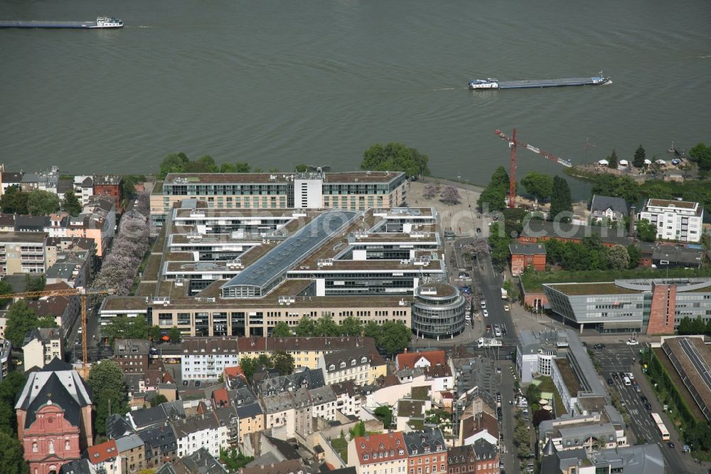 Aerial photograph Mainz - Office and commercial building Fort Malakoff Park on the Rheinstrasse in the old town of Mainz in the state Rhineland-Palatinate