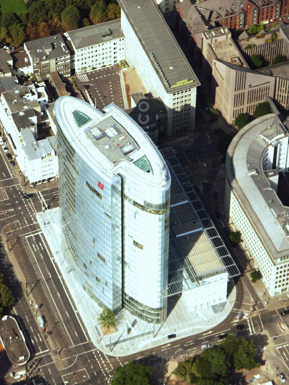 Aerial image Düsseldorf (NRW) - Blick auf das neue fertiggestelle Büro- und Geschäftshaus Gap 15 am Graf-Adolf-Platz in Düsseldorf. Der Gebäudekomplex besteht aus dem ca. 90 Meter hohen gläsernen Ellipsoid mit 24 Obergeschossen und einem fünfgeschossigen Flachbau. Beide Gebäudeteile sind durch eine Brücke miteinan der verbunden. Architekten: J.S.K Architekten, Düsseldorf, Bauherr: GAP 15 GmbH, Bau: HOCHTIEF Construction AG GAP 15 GmbH, Uerdingerstrasse 90, 40474 Düsseldorf/