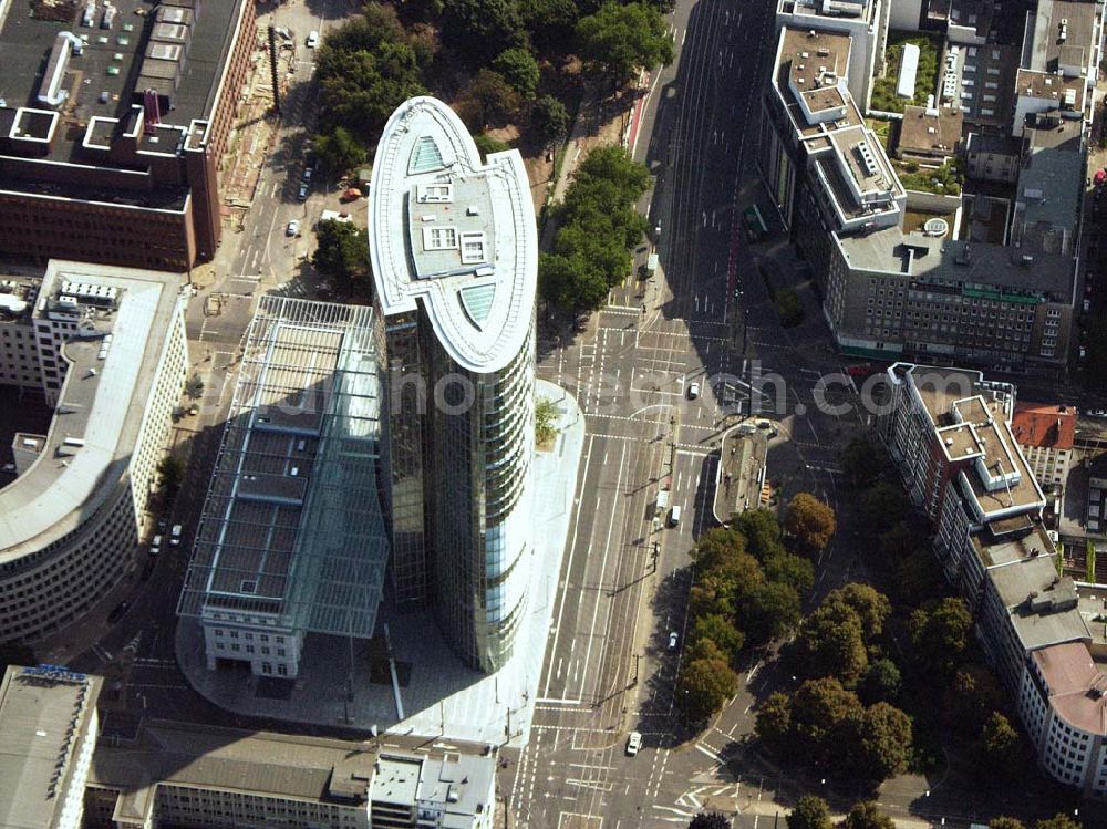 Aerial photograph Düsseldorf (NRW) - Blick auf das neue fertiggestelle Büro- und Geschäftshaus Gap 15 am Graf-Adolf-Platz in Düsseldorf. Der Gebäudekomplex besteht aus dem ca. 90 Meter hohen gläsernen Ellipsoid mit 24 Obergeschossen und einem fünfgeschossigen Flachbau. Beide Gebäudeteile sind durch eine Brücke miteinan der verbunden. Architekten: J.S.K Architekten, Düsseldorf, Bauherr: GAP 15 GmbH, Bau: HOCHTIEF Construction AG GAP 15 GmbH, Uerdingerstrasse 90, 40474 Düsseldorf/