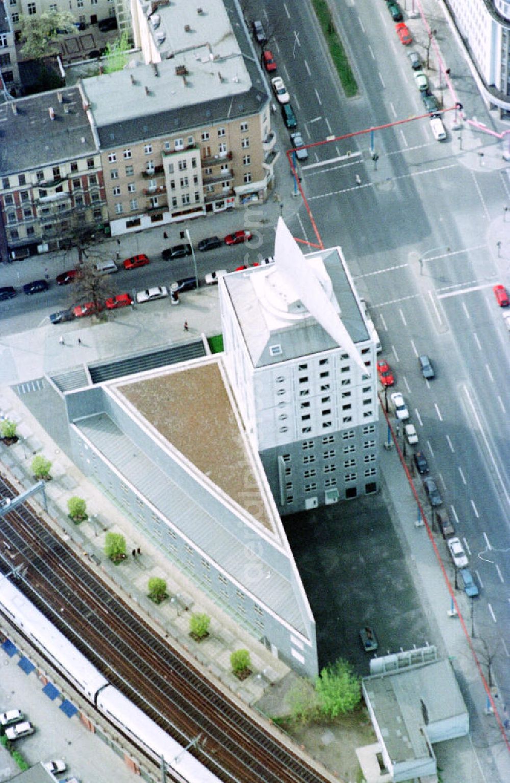 Aerial photograph Berlin - Charlottenburg - Büro- und Geschäftshaus Kant Dreieck der Kap Hag an der Fasanenstraße 81 in Berlin-Charlottenburg (10623 Bln.)