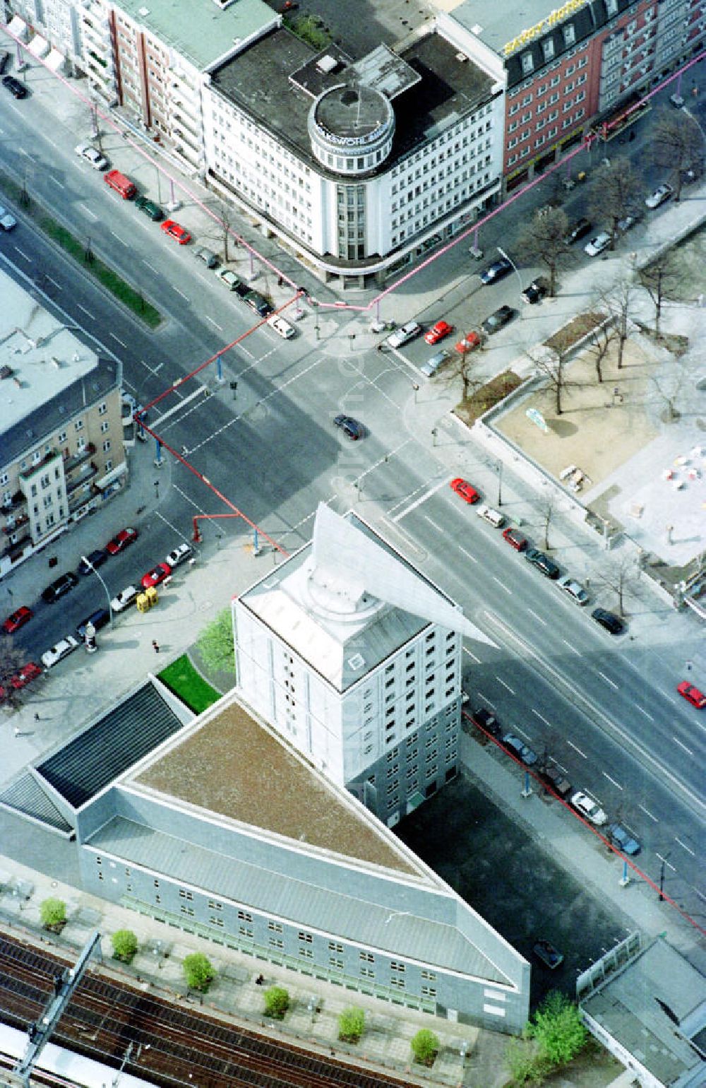 Berlin - Charlottenburg from the bird's eye view: Büro- und Geschäftshaus Kant Dreieck der Kap Hag an der Fasanenstraße 81 in Berlin-Charlottenburg (10623 Bln.)