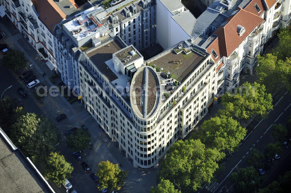 Berlin from the bird's eye view: Blick auf das Büro- und Geschäftshaus Ku´damm 38/39 am Kurfürstendamm in Charlottenburg. Ein Projekt der city.bauten mbH.